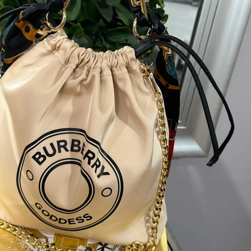 Burberry - Picture 7 of 12